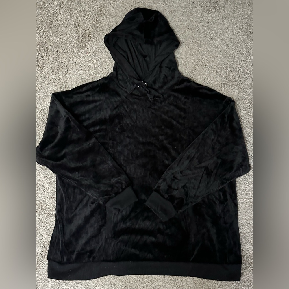 women’s Black L velvet hoodie